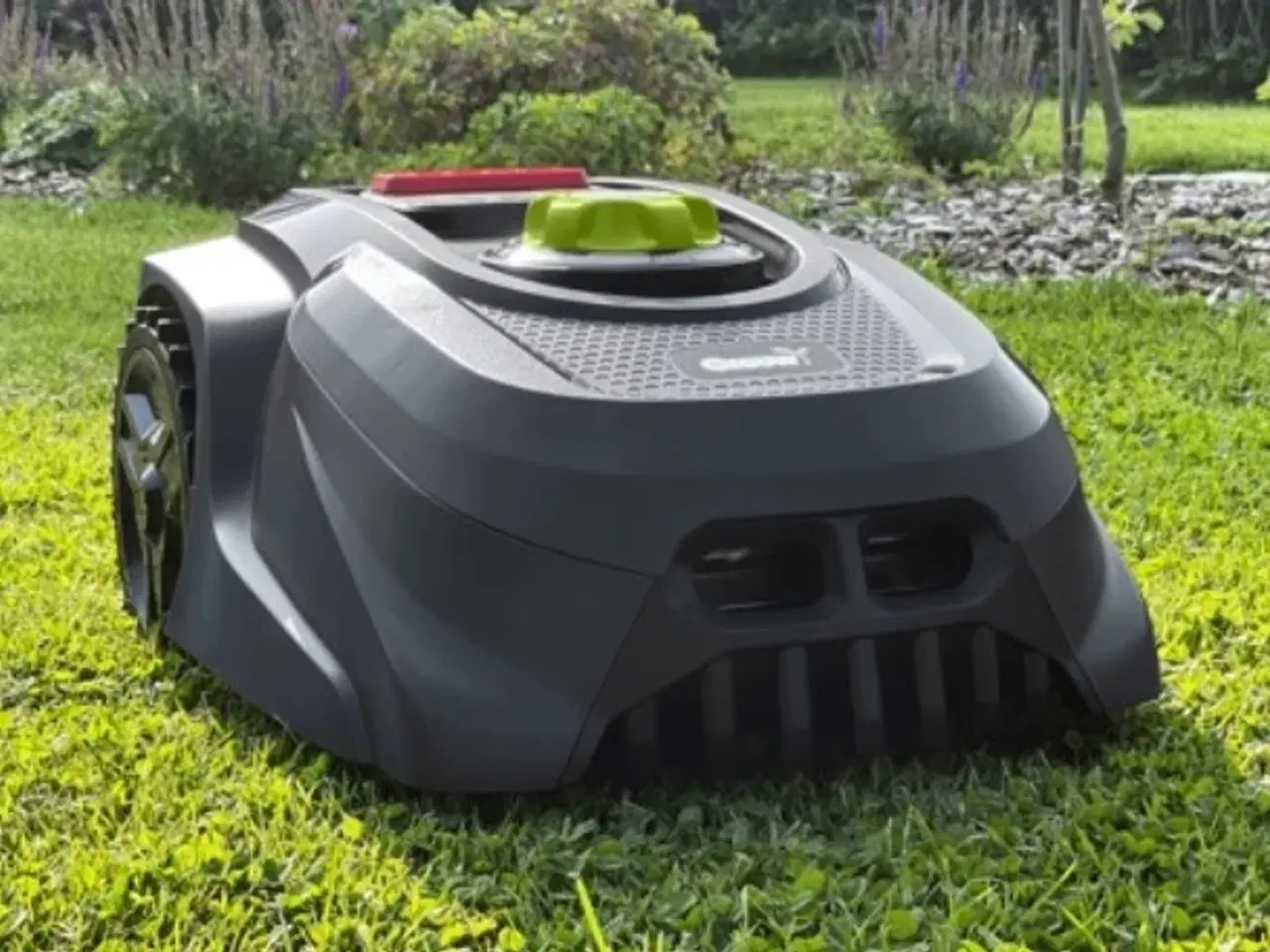 Billede 1 - Robotplæneklipper med garage 900m2