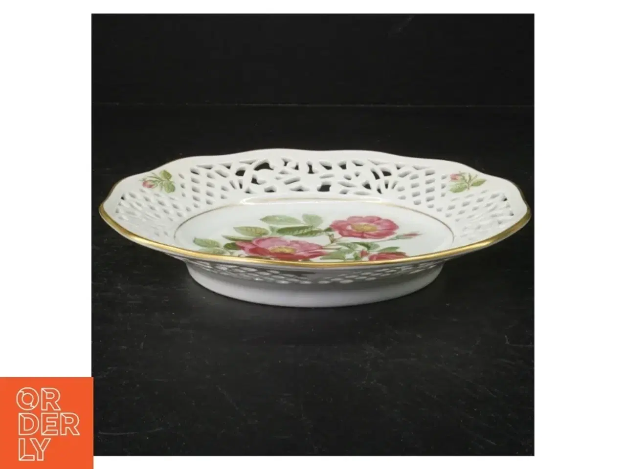 Billede 7 - Porcelænstallerken med gennembrudt kant og rosendekoration fra Firkløveren