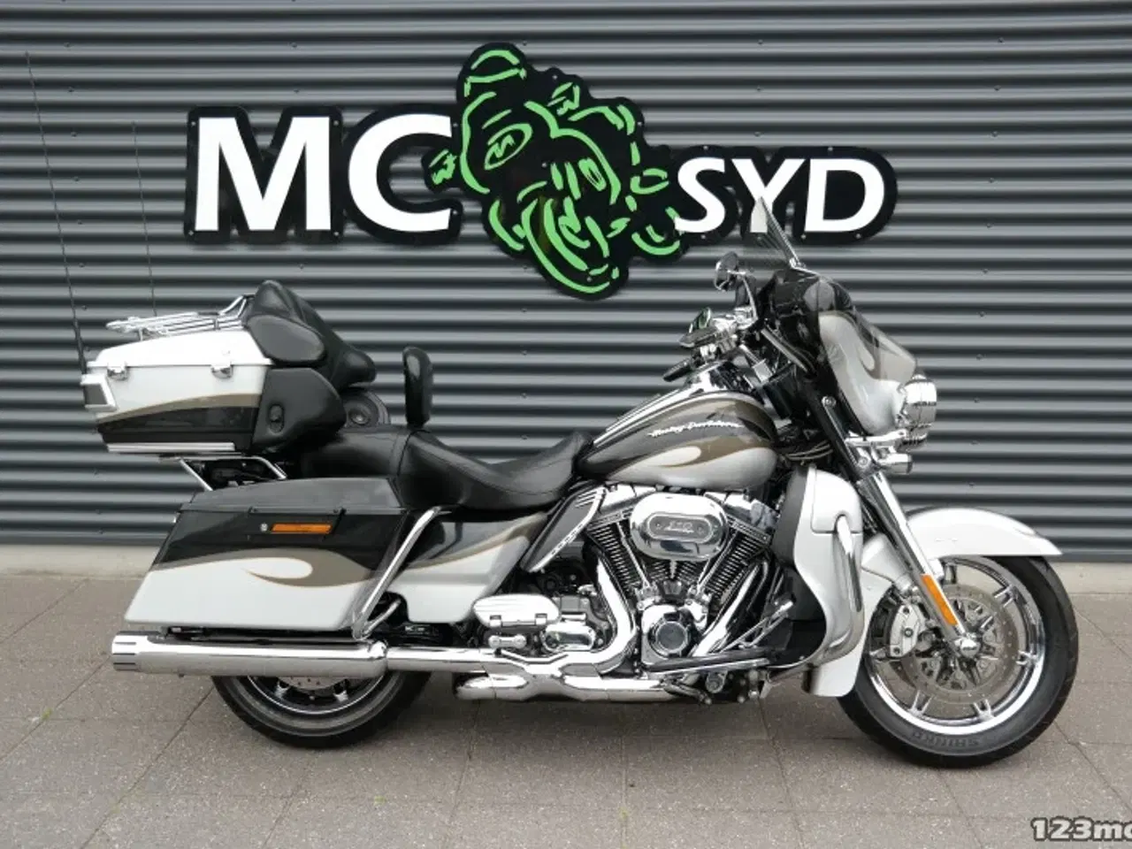 Billede 1 - Harley-Davidson FLHTCUSE CVO Electra Glide Ultra Classic MC-SYD       BYTTER GERNE