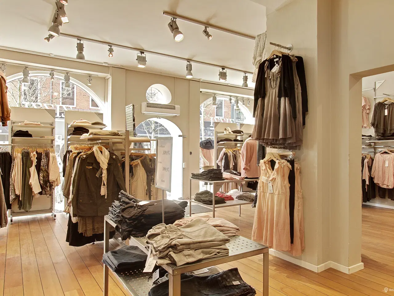 Billede 10 - Butik i gågaden ved Springvandspladsen