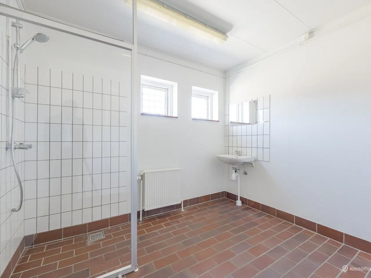 Billede 9 - 361 og/eller 722 kvm. lager/produktion med tilhørende kontor lige ved E20