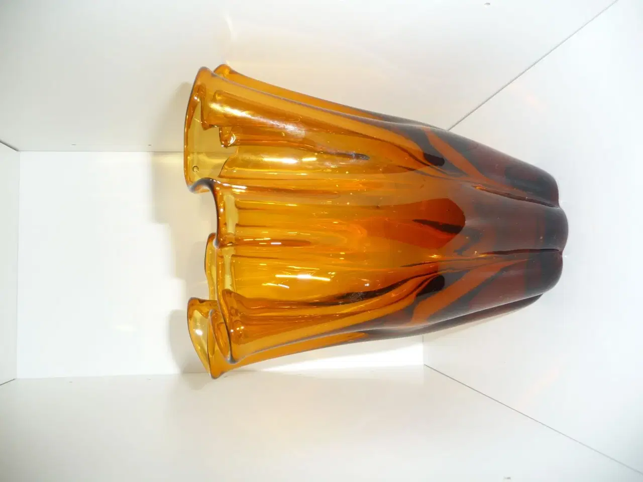 Billede 2 - Finsk ravgul glas vase