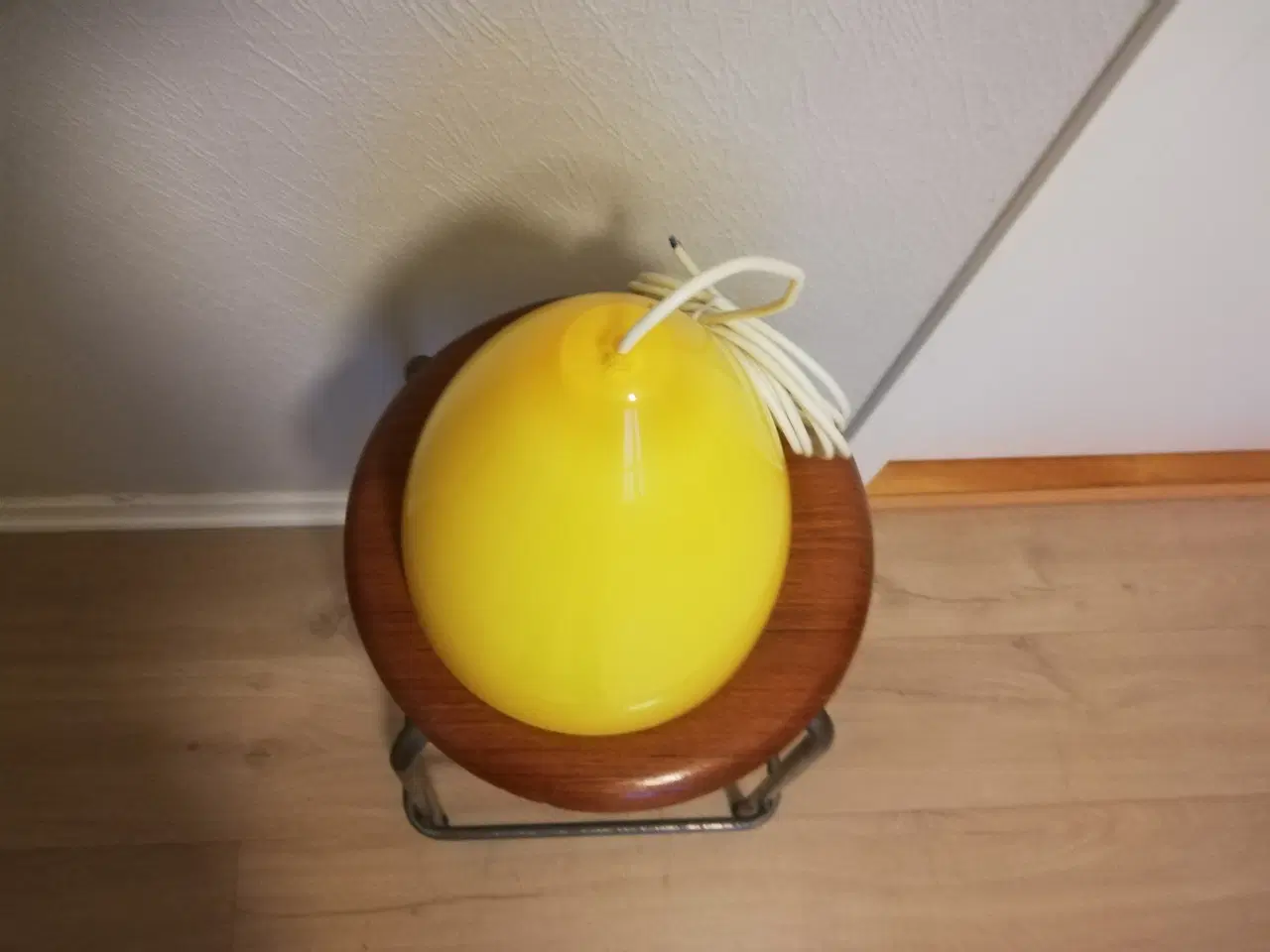 Billede 2 - Gul loftlampe i akryl retro