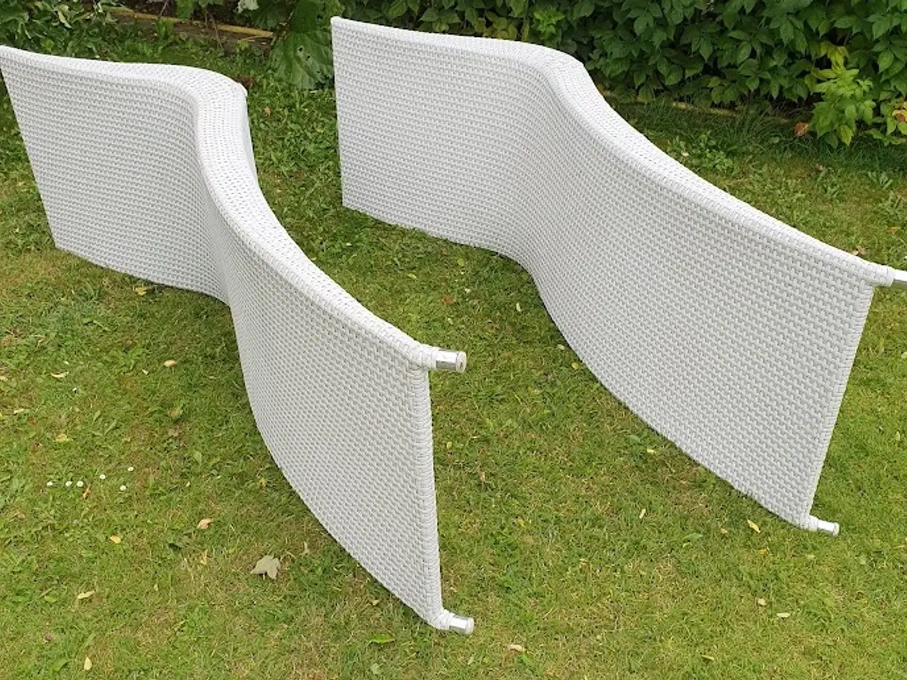 Billede 3 - Solseng, 2 stk. i hvid polyrattan