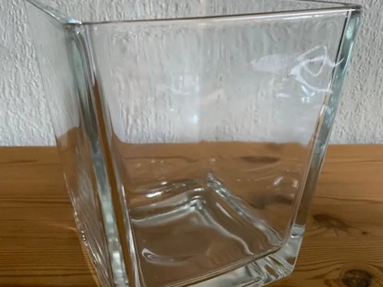 Billede 1 - Glasvase, stor, firkantet - som ny