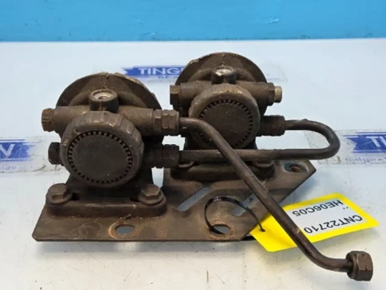 Billede 9 - John Deere 6068   Brændstoffilterhus  RE508847