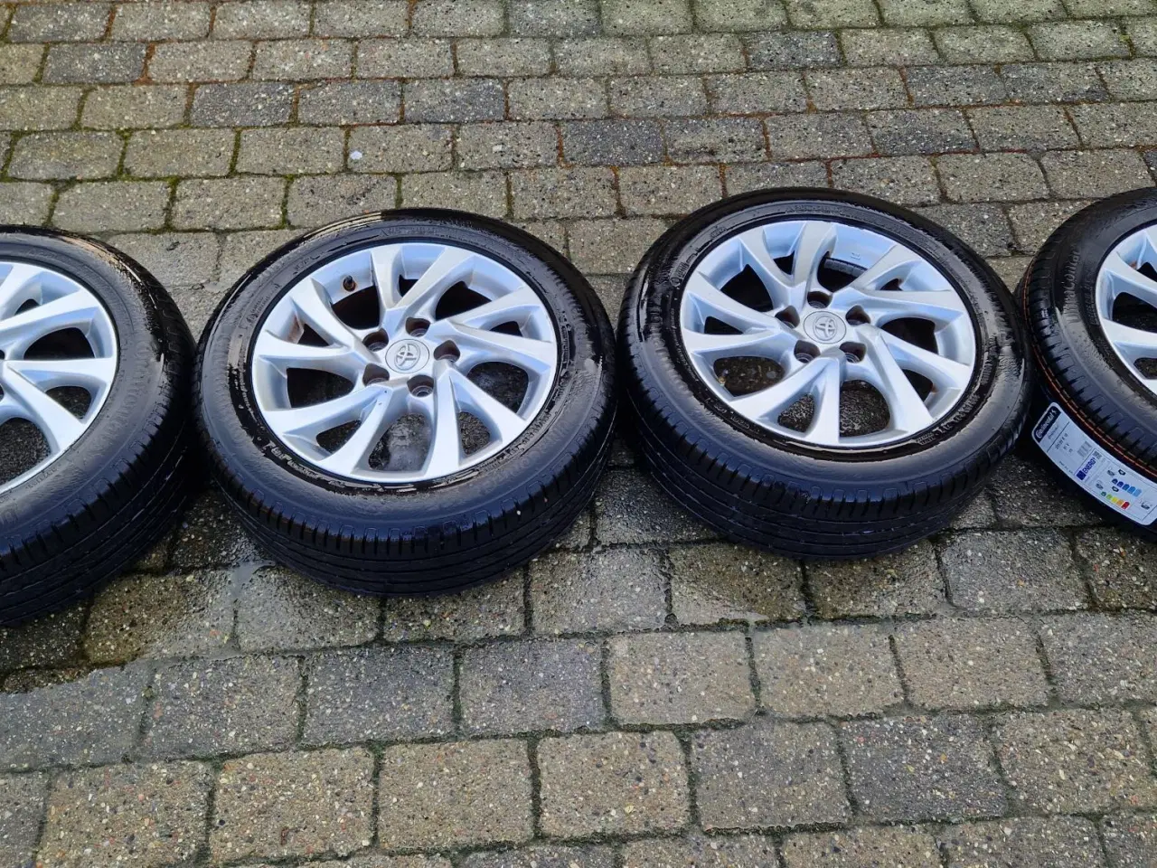 Billede 1 - Næste nye 16" sommerdæk - kun kørt 6 mdr