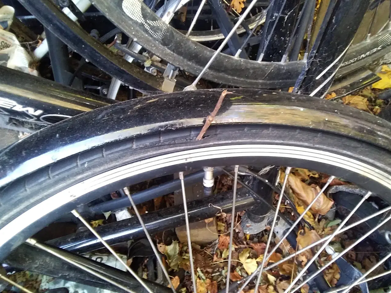 Billede 4 - Virker OK Bagdæk revnet Byt m E-Bike m gashåndtag 