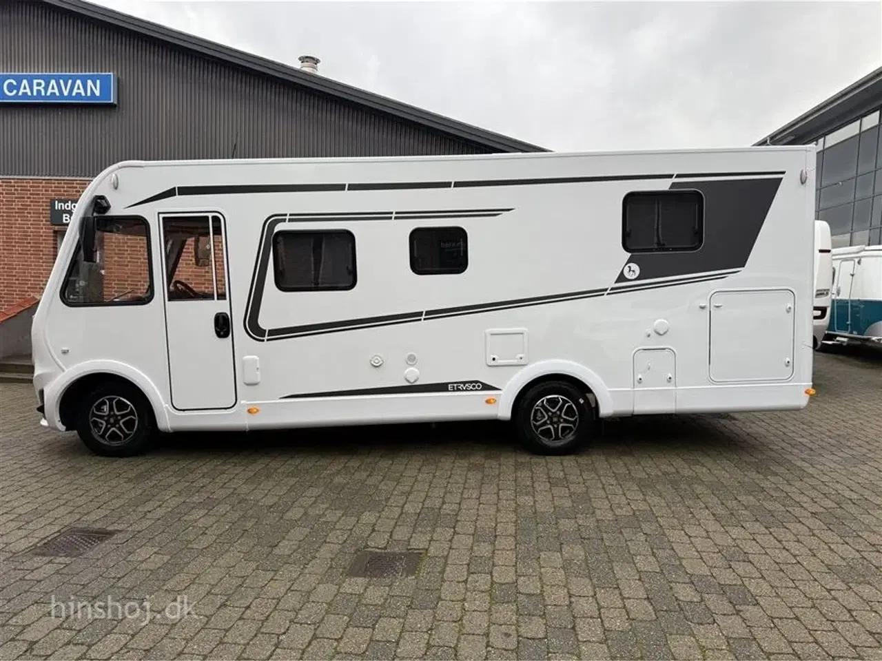 Billede 29 - 2026 - Etrusco I 7400 QBC Scandic Edition   Etrusco by Hymer er Italiensk Elegance og Komfort fra Hinshøj Caravan