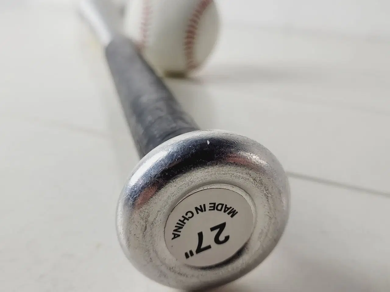 Billede 5 - ⭐️- Baseball Bat med Sort Greb - Inkluderer Baseba
