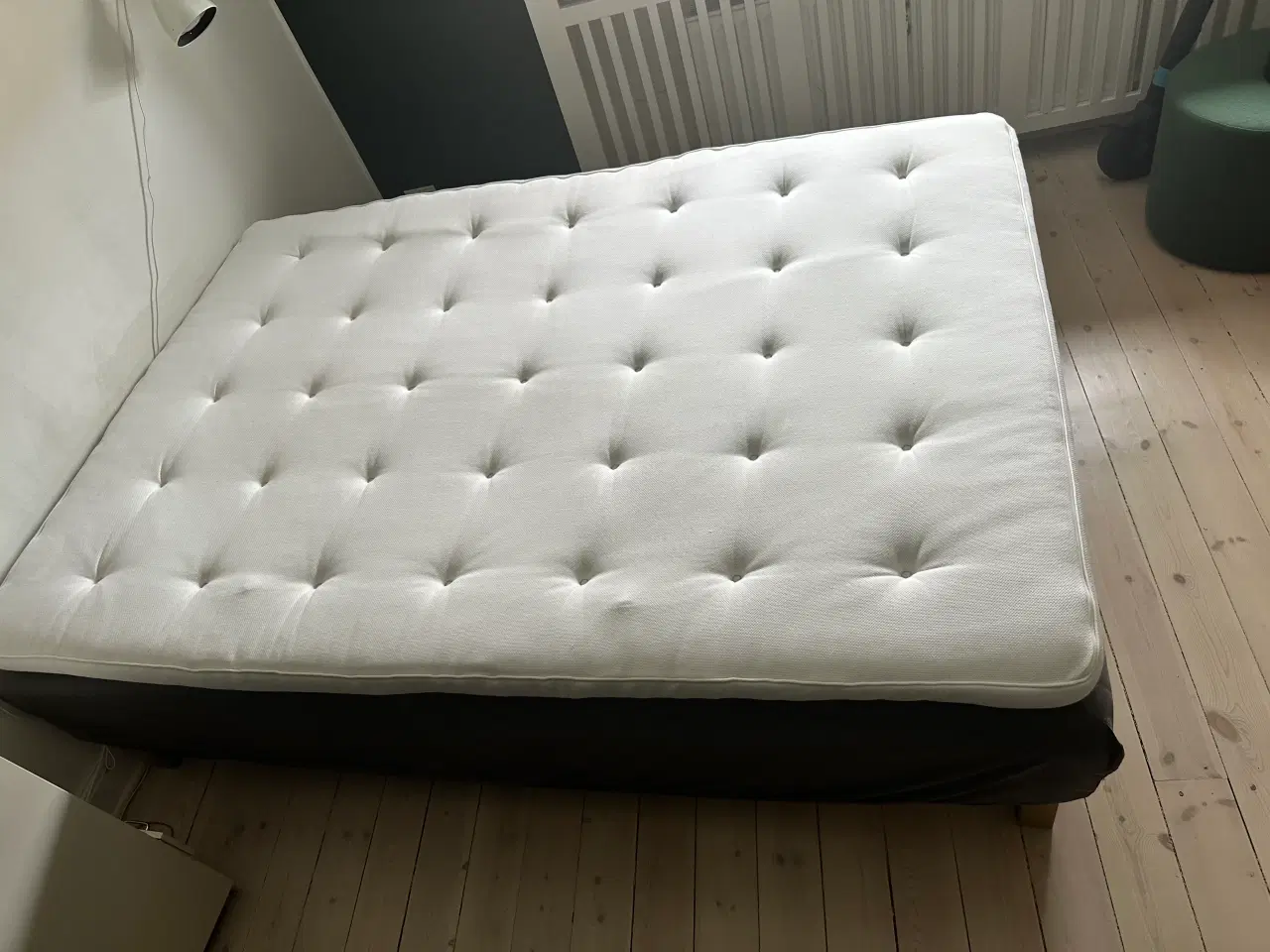 Billede 4 - Seng med topmadras