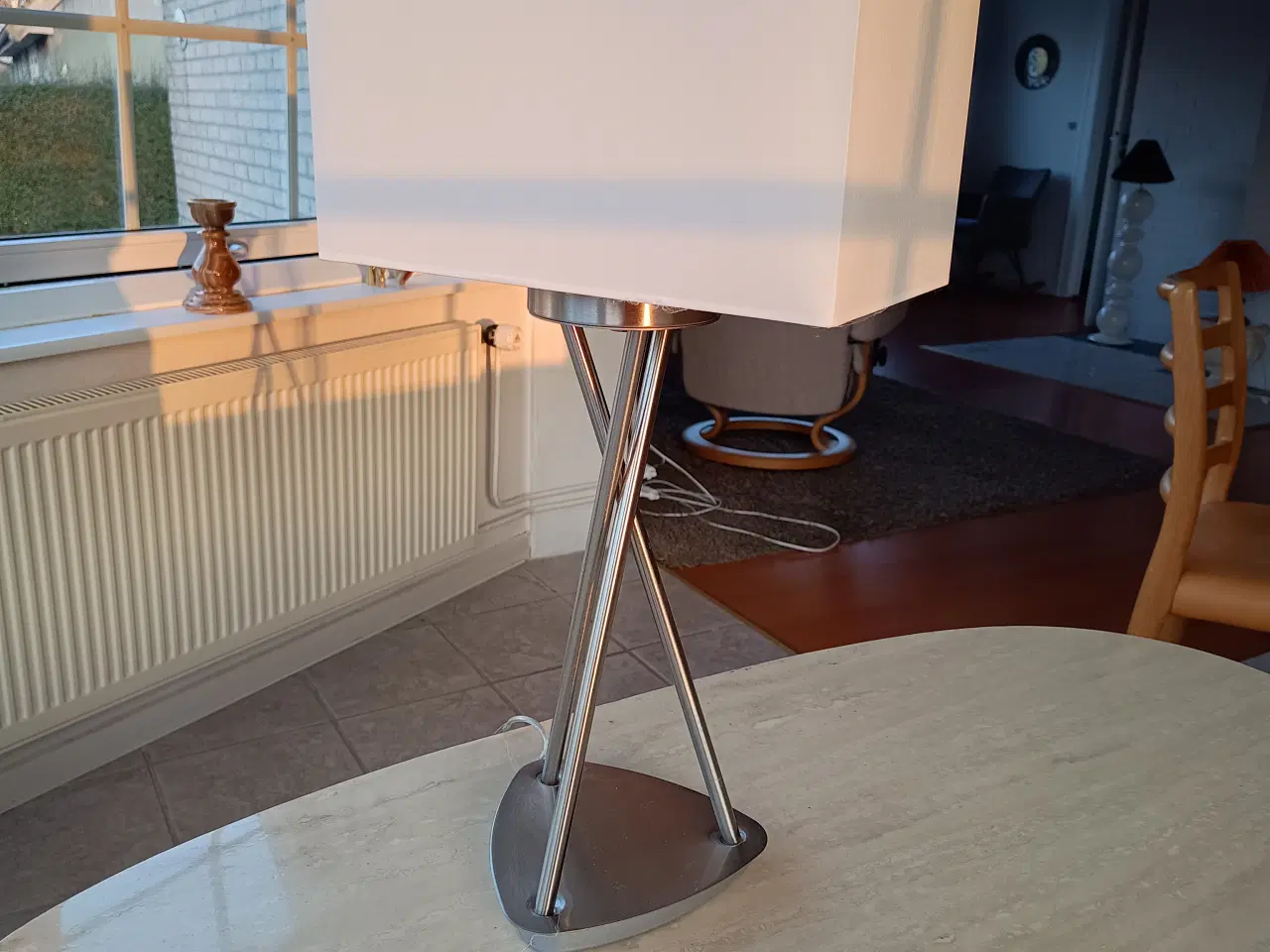 Billede 2 - Høj bordlampe eller lav gulvlampe