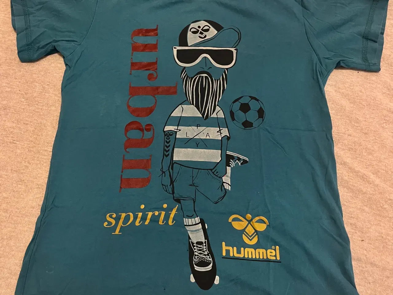 Billede 1 - T-shirt fra Hummel.