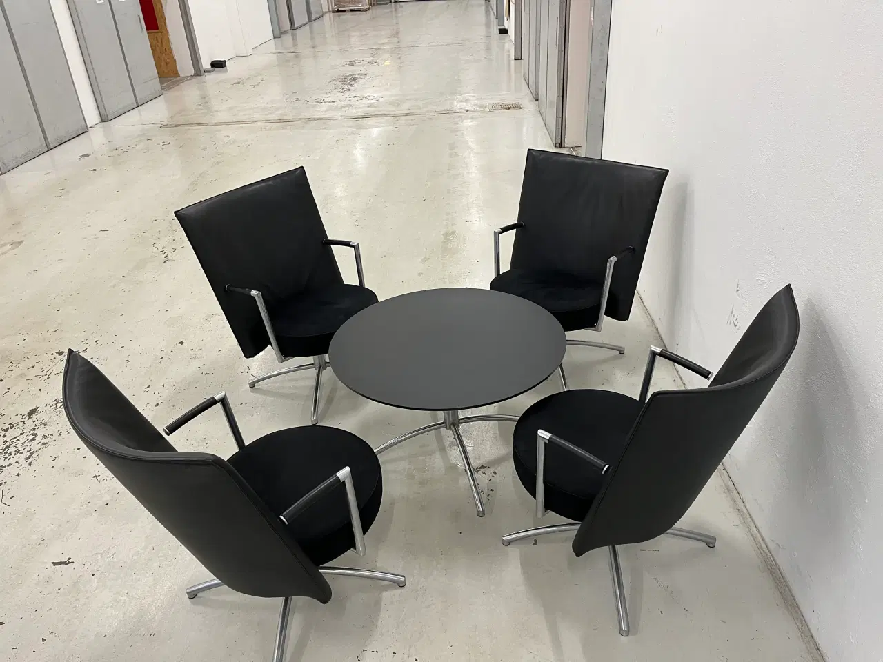 Billede 4 - Erik Jørgensen EJ70stole og EJ90 bord.