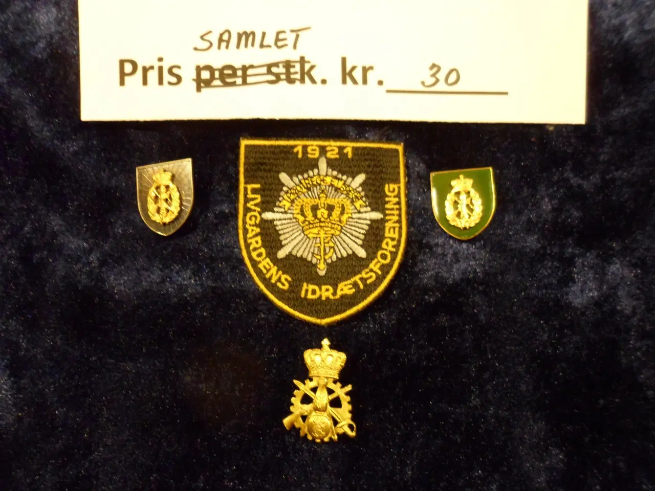 Billede 7 - Regimentsmærker m. m.