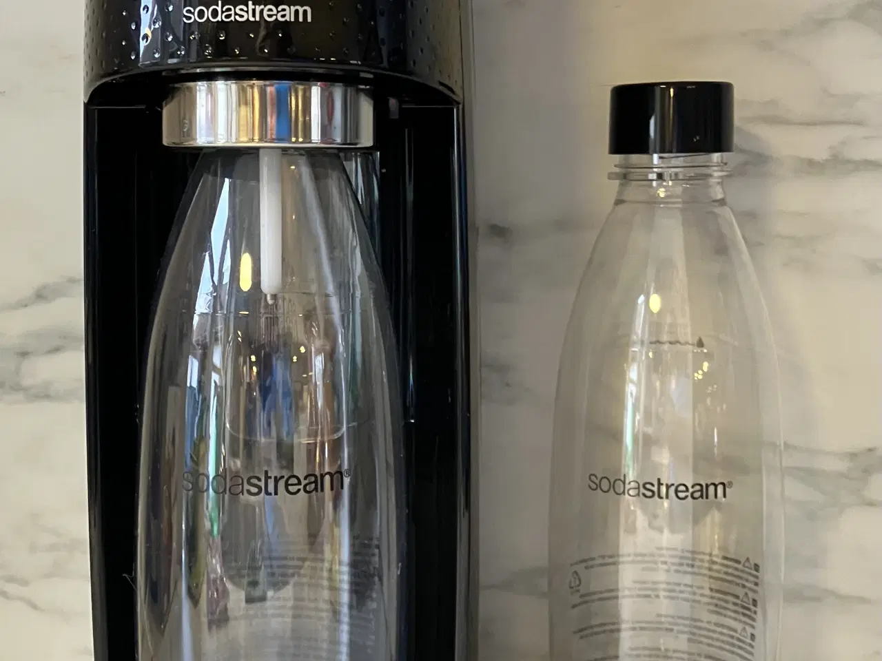Billede 1 - Sodastream med to flasker