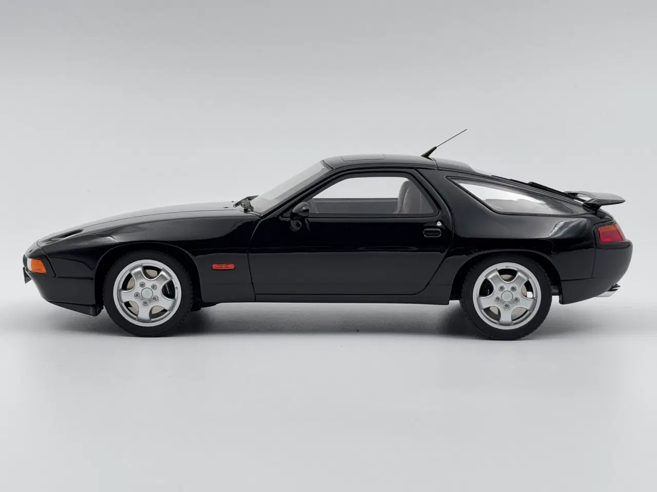 Billede 2 - 1992 Porsche 928 GTS -  1:18