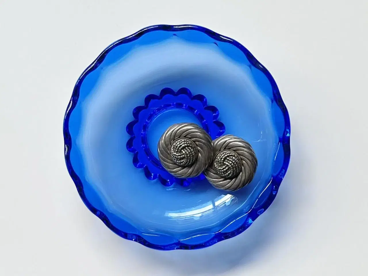 Billede 1 - Rund blå skål med bobbelkant