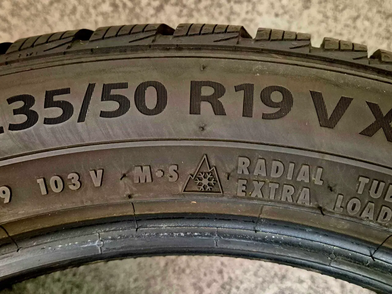 Billede 4 - 235 50 R19 NÆSTEN HELT NYE DÆK