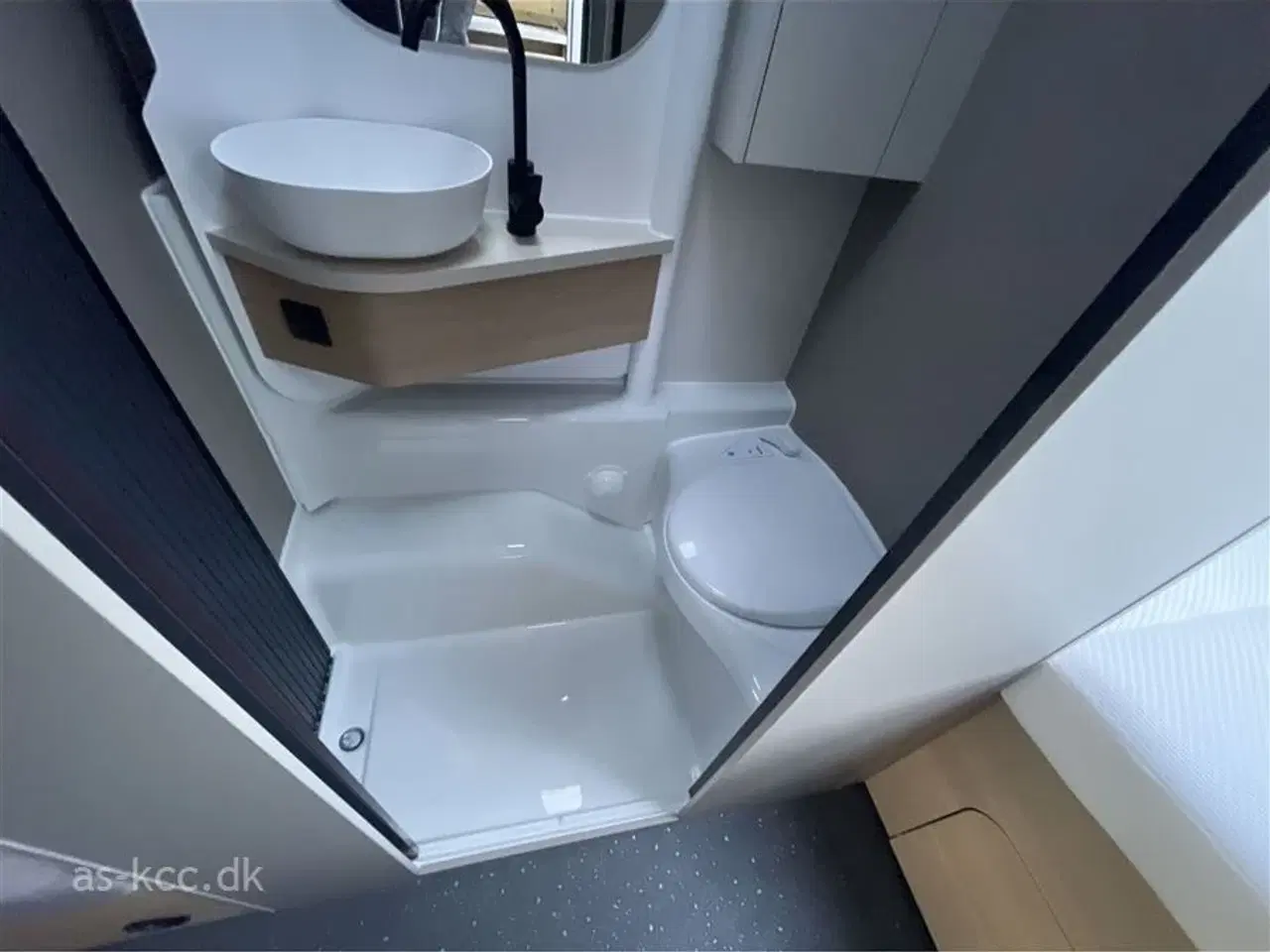 Billede 4 - 2026 - Adria Action 391 PD Panorama Adria Action 391 PD Classic Panorama årg. 2026 Generation 2 ny ude og inde. Incl batteriboks og lader.