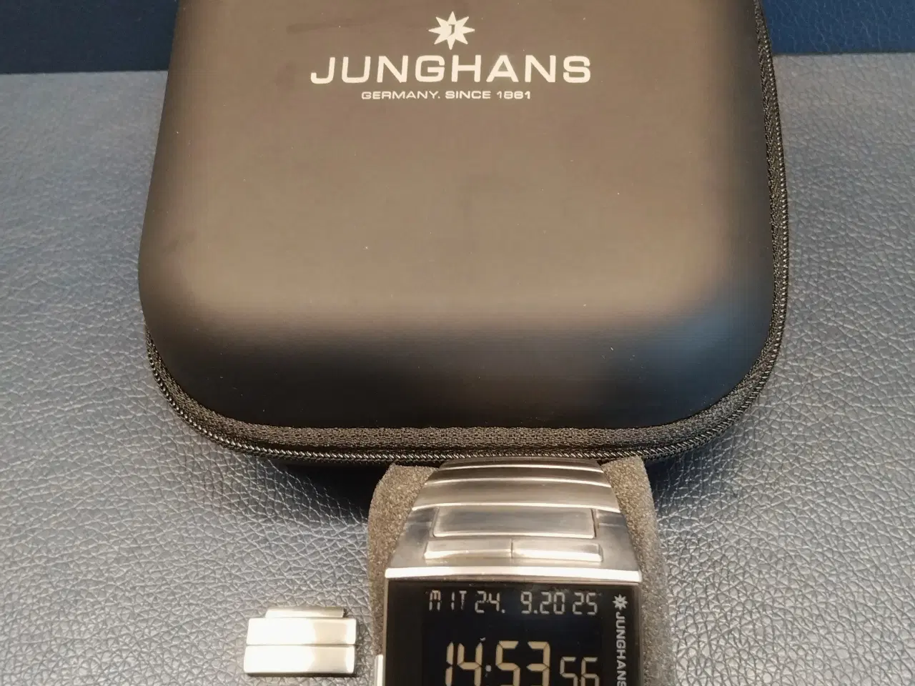 Billede 8 - Junghans Mega 1000designikon radiostyret digitalur