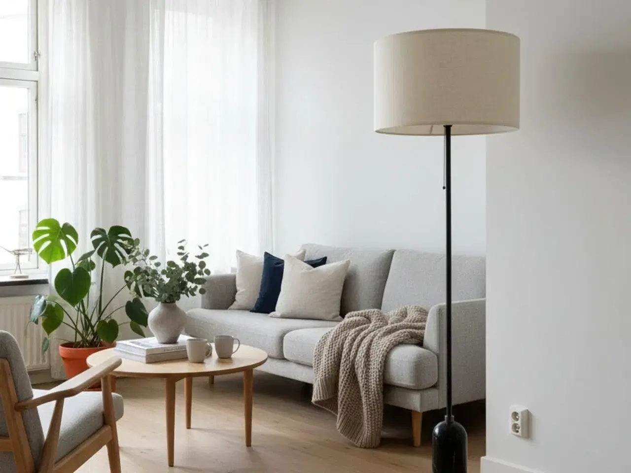 Billede 2 - GUBI Gravity Gulvlampe - Beige/Sort Marmor