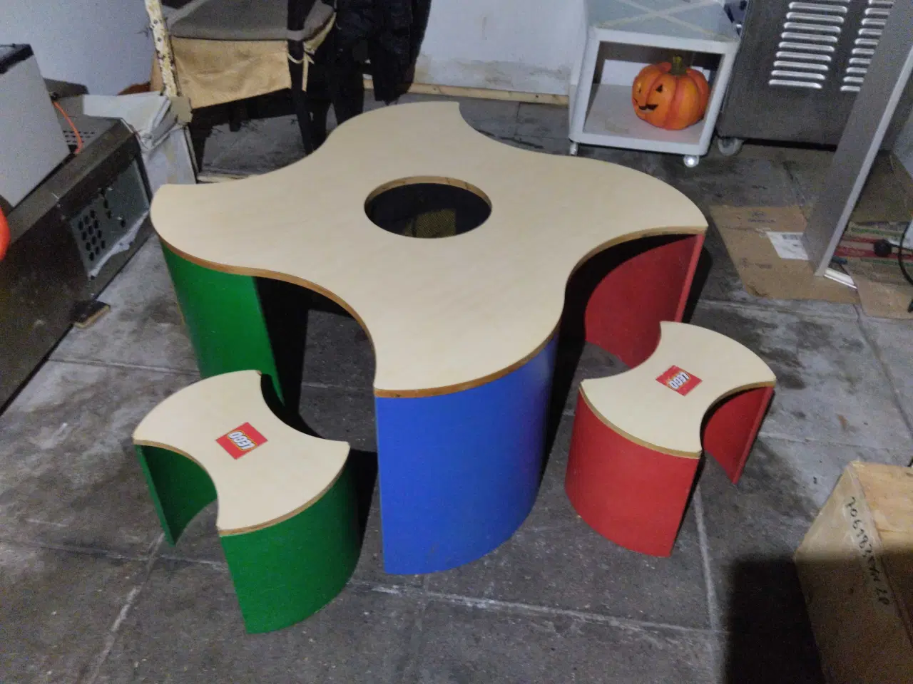 Billede 5 - Lego bord med 4 skamler