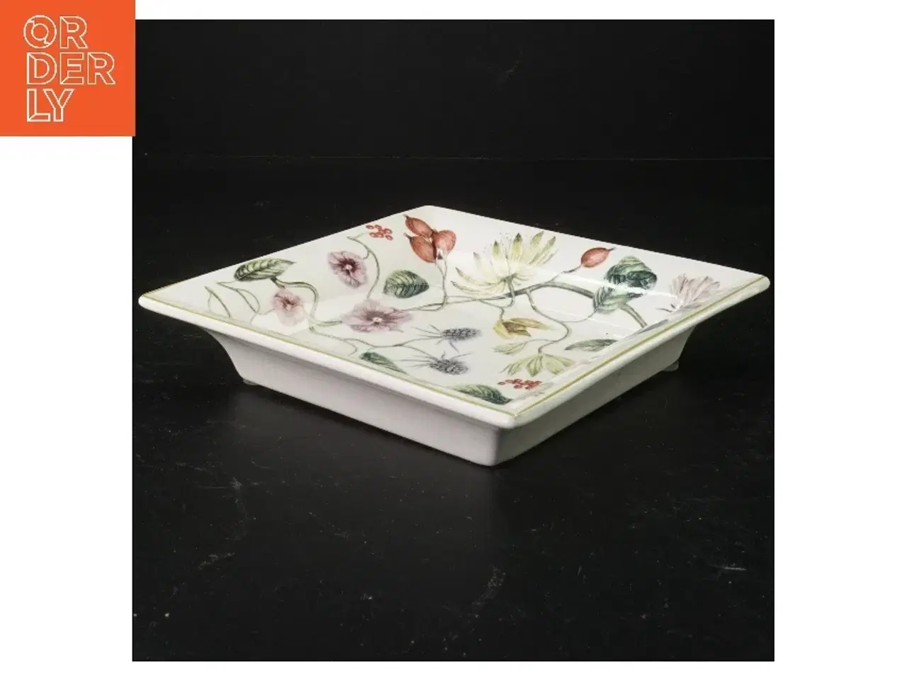 Billede 3 - Porcelænsfad eller askebærger med blomstermotiv fra Zara Home (str. 18 x 18 cm)