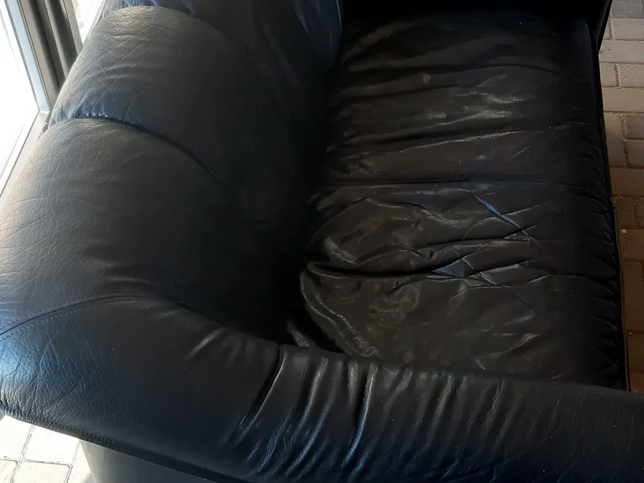 Billede 2 - Sort lædersofa, 2 personer