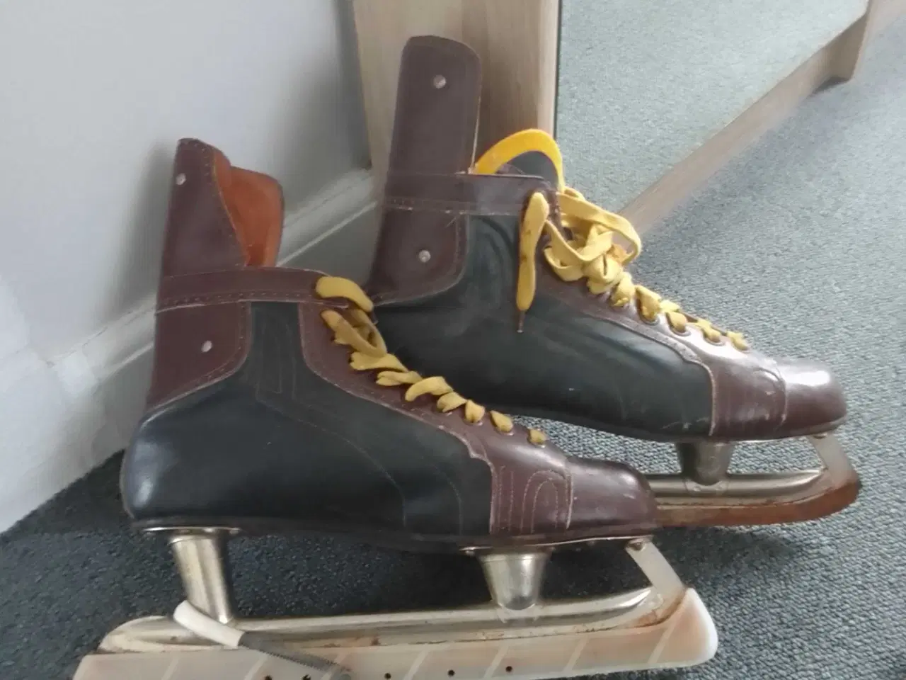Billede 1 - Skøjter str 43