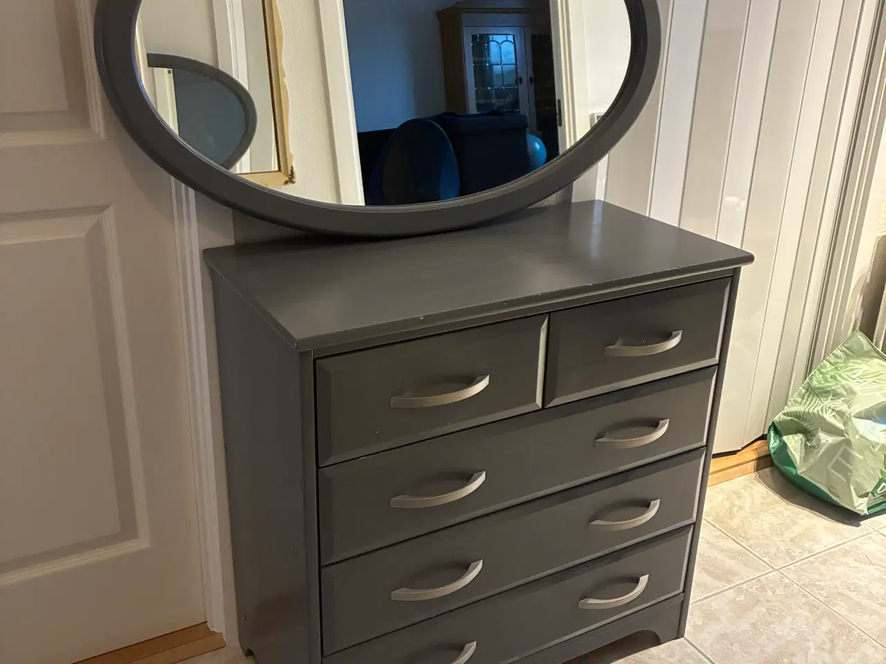 Billede 1 - Kommode med spejl, kan afhentes gratis