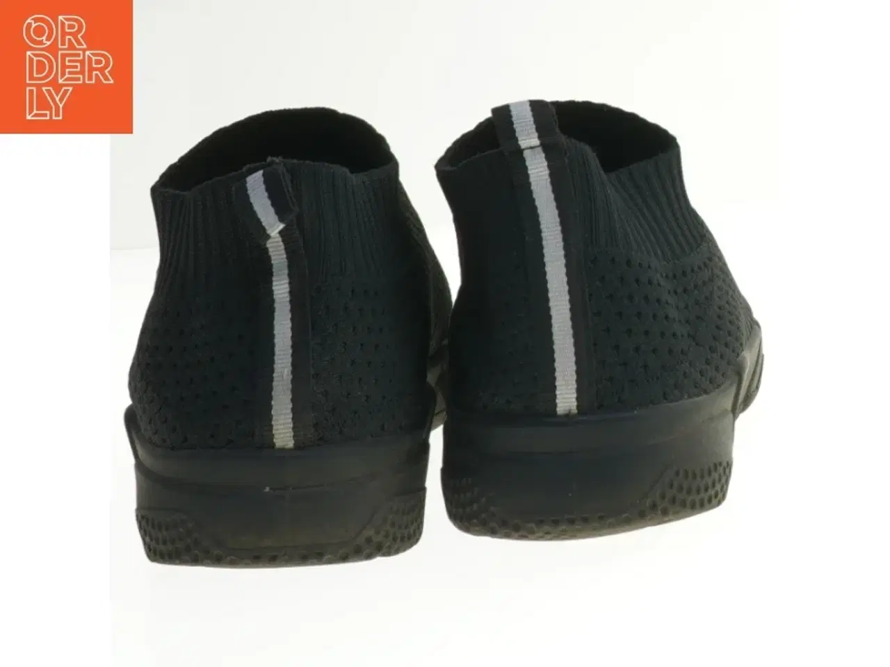 Billede 3 - Sort sneakers til dame (str. Længde. 25,5 cm)