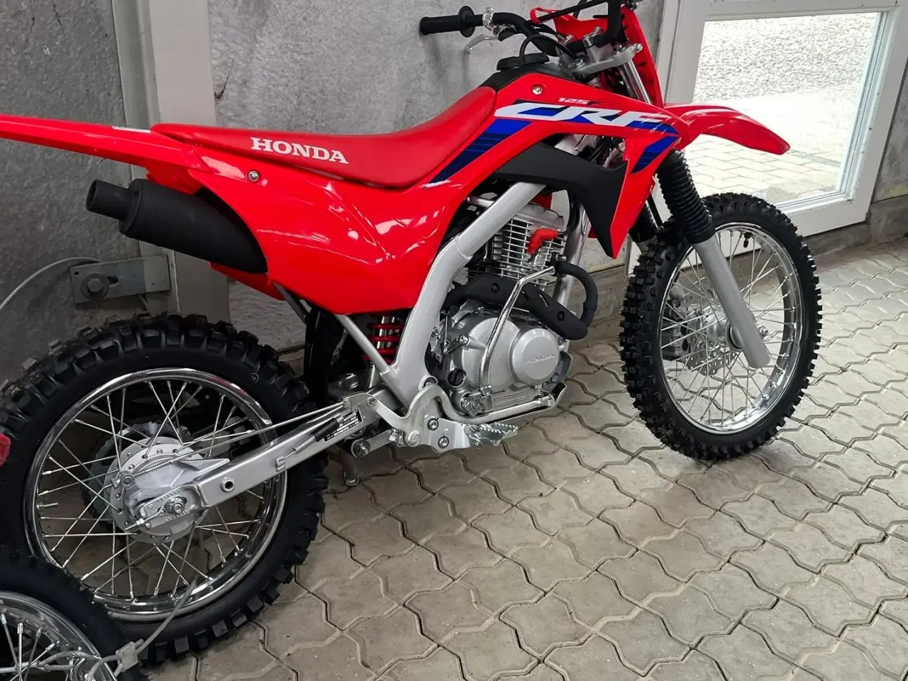 Billede 9 - Honda CRF 125 F DEMO. Rigtig crosser med gear og kobling. Super Fed