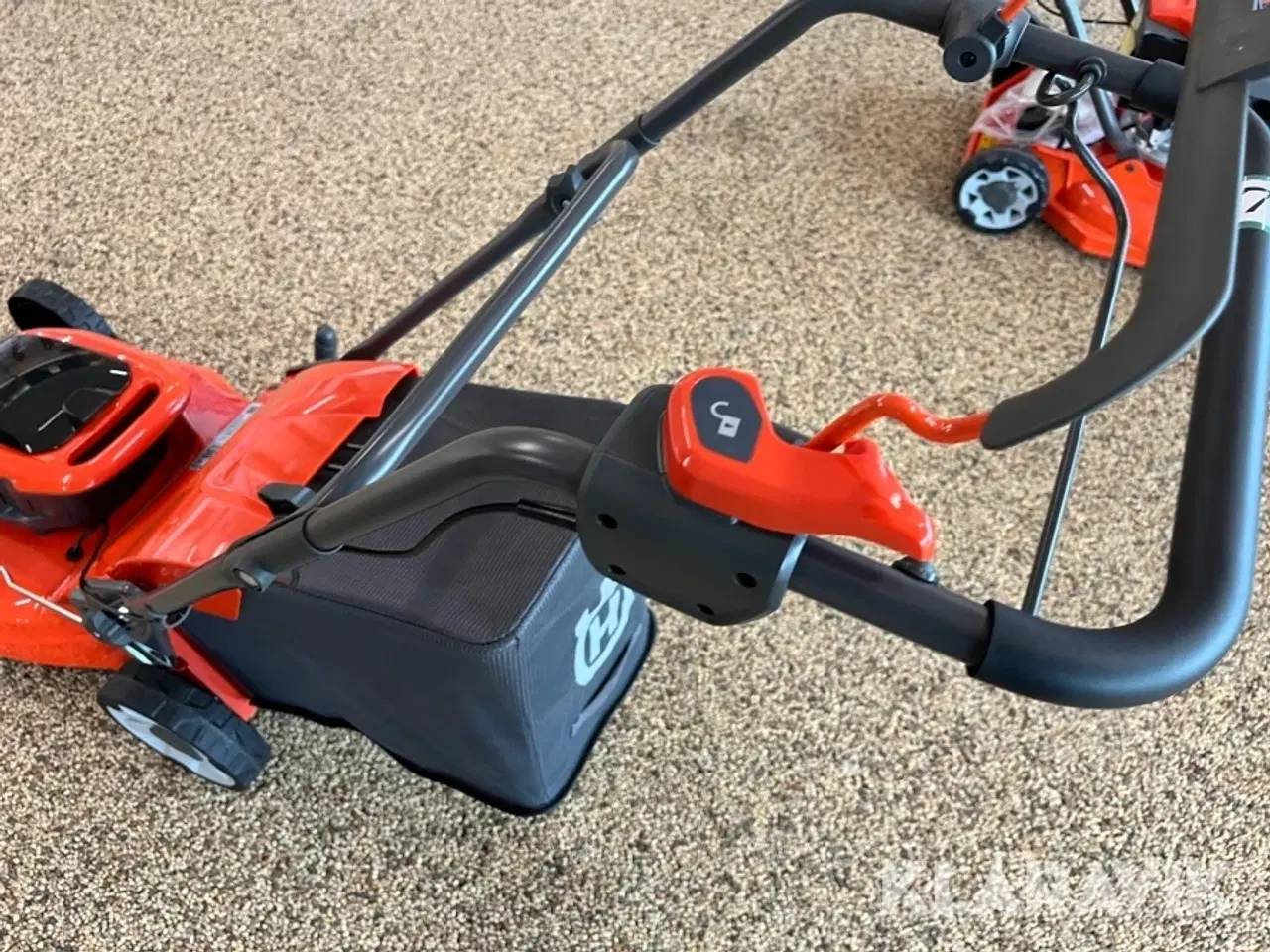 Billede 8 - Græsslåmaskine Husqvarna LC 142iS