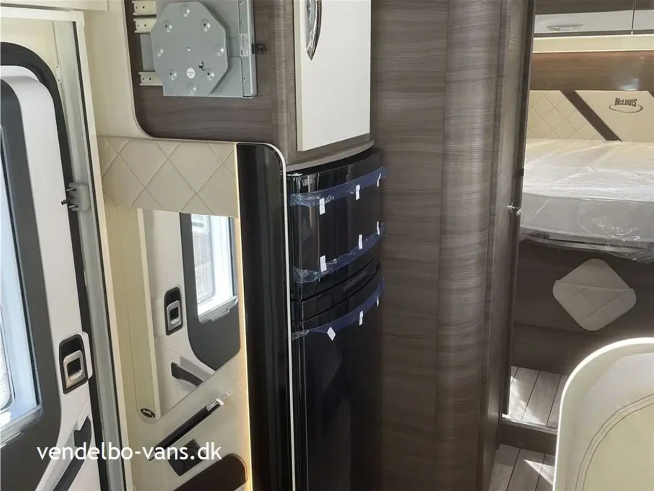 Billede 14 - 2025 - McLouis Mc4   160 cm bred dobbeltseng i midten bagerst som kan hæve/sænke