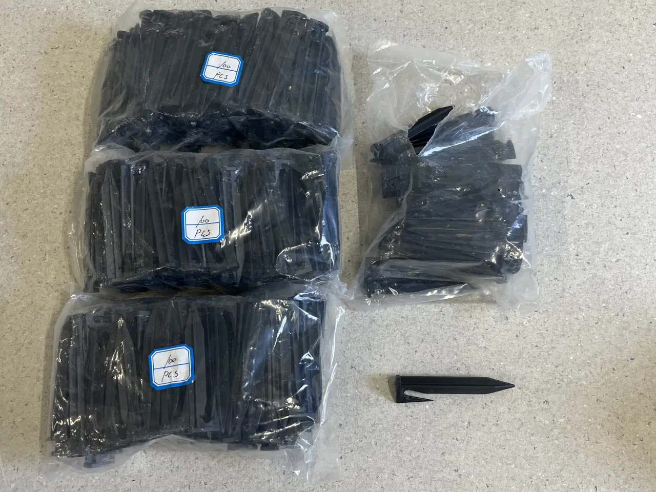 Billede 1 - Kabelholdere til robotplæneklipper