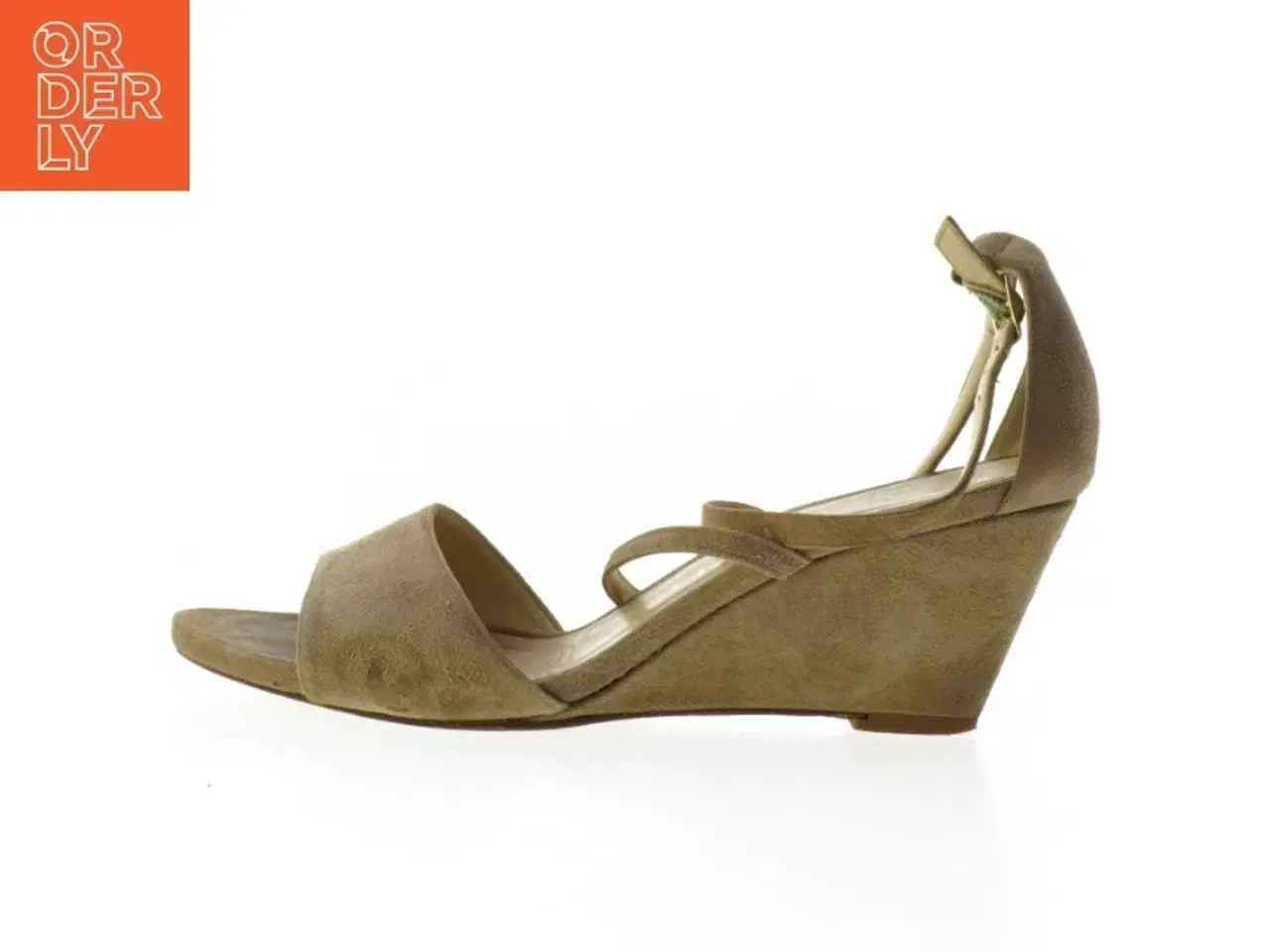 Billede 1 - Brugte beige damesandaler med hæl fra Unisa (str. 38,5 )