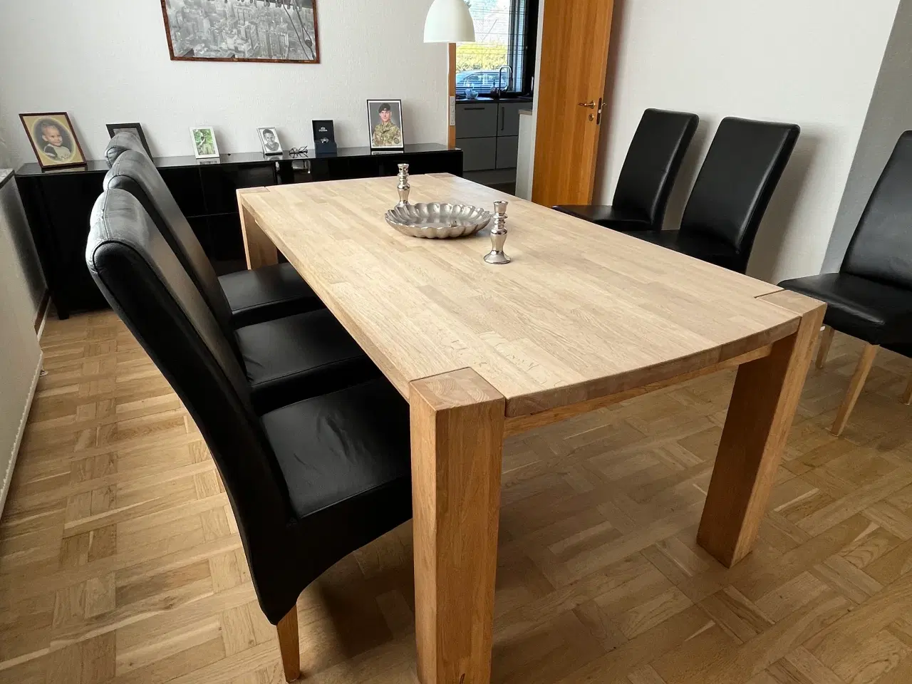 Billede 3 - Spisebord i massiv egetræ