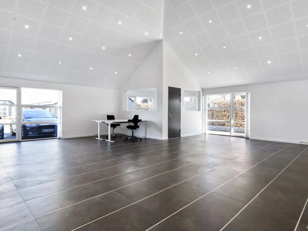 Billede 5 - Yderst indbydende lager med højt til loftet samt et lille kontor
