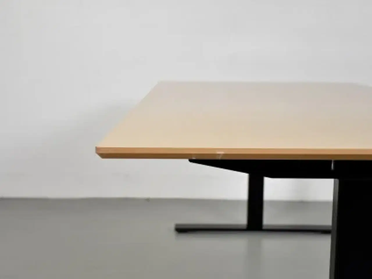 Billede 9 - Hæve-/sænkebord i bøg, 180 cm.