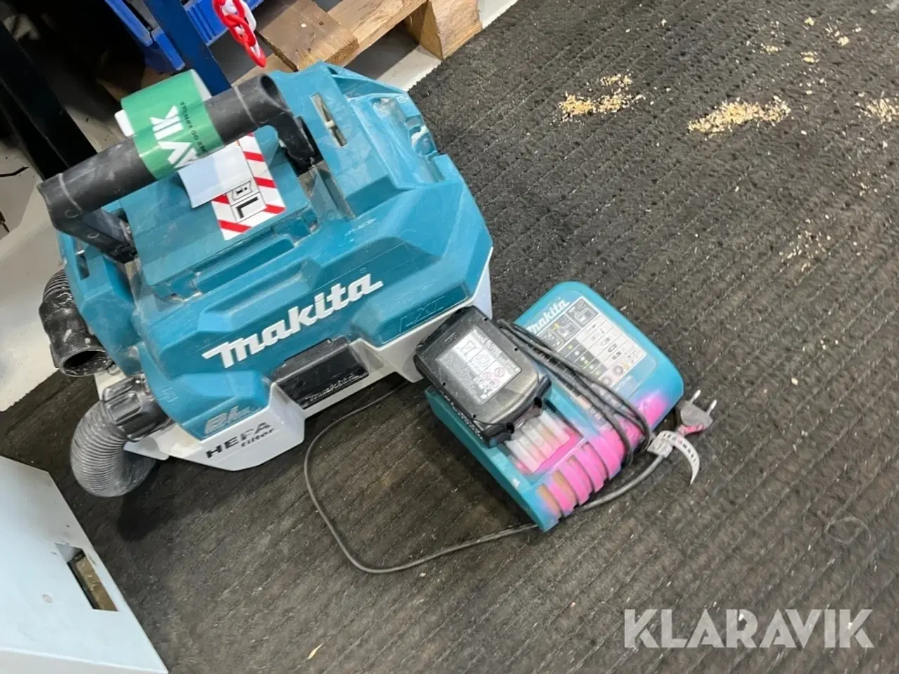 Billede 2 - Støvsuger med batteri og lader Makita LXT