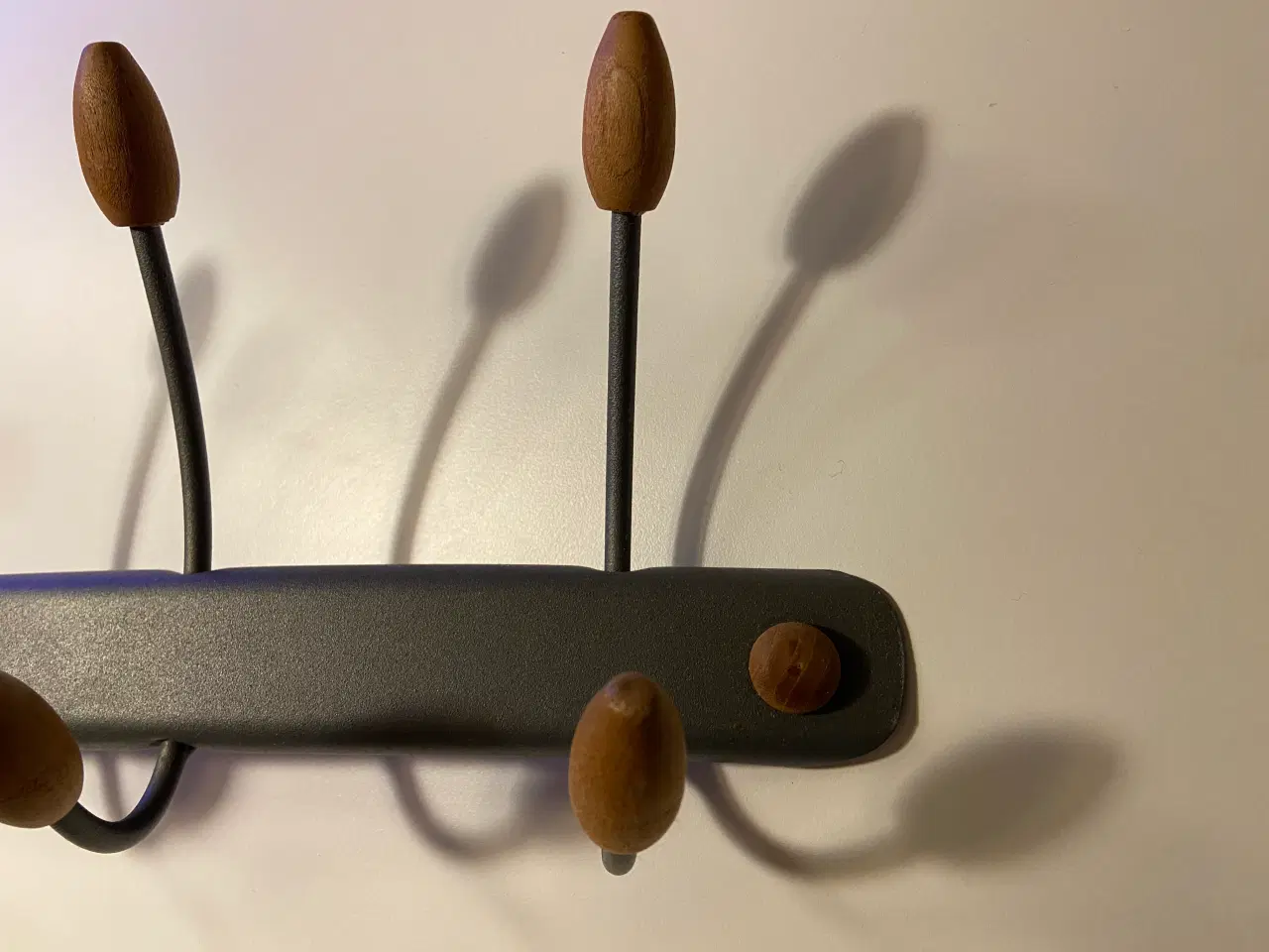 Billede 3 - Knagerække i metal og træ