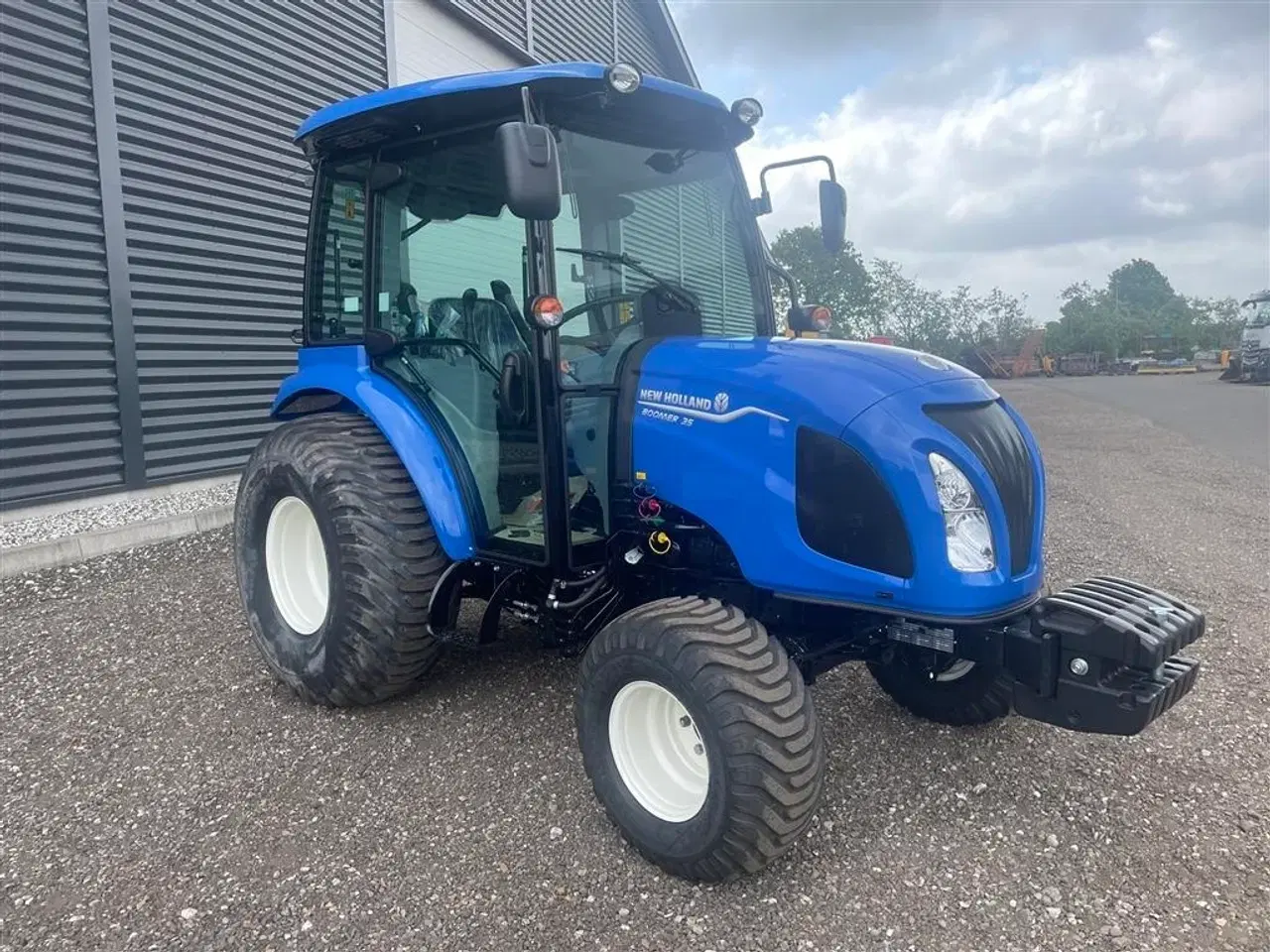 Billede 2 - New Holland BOOMER 35 HST Cab - Flotation hjul