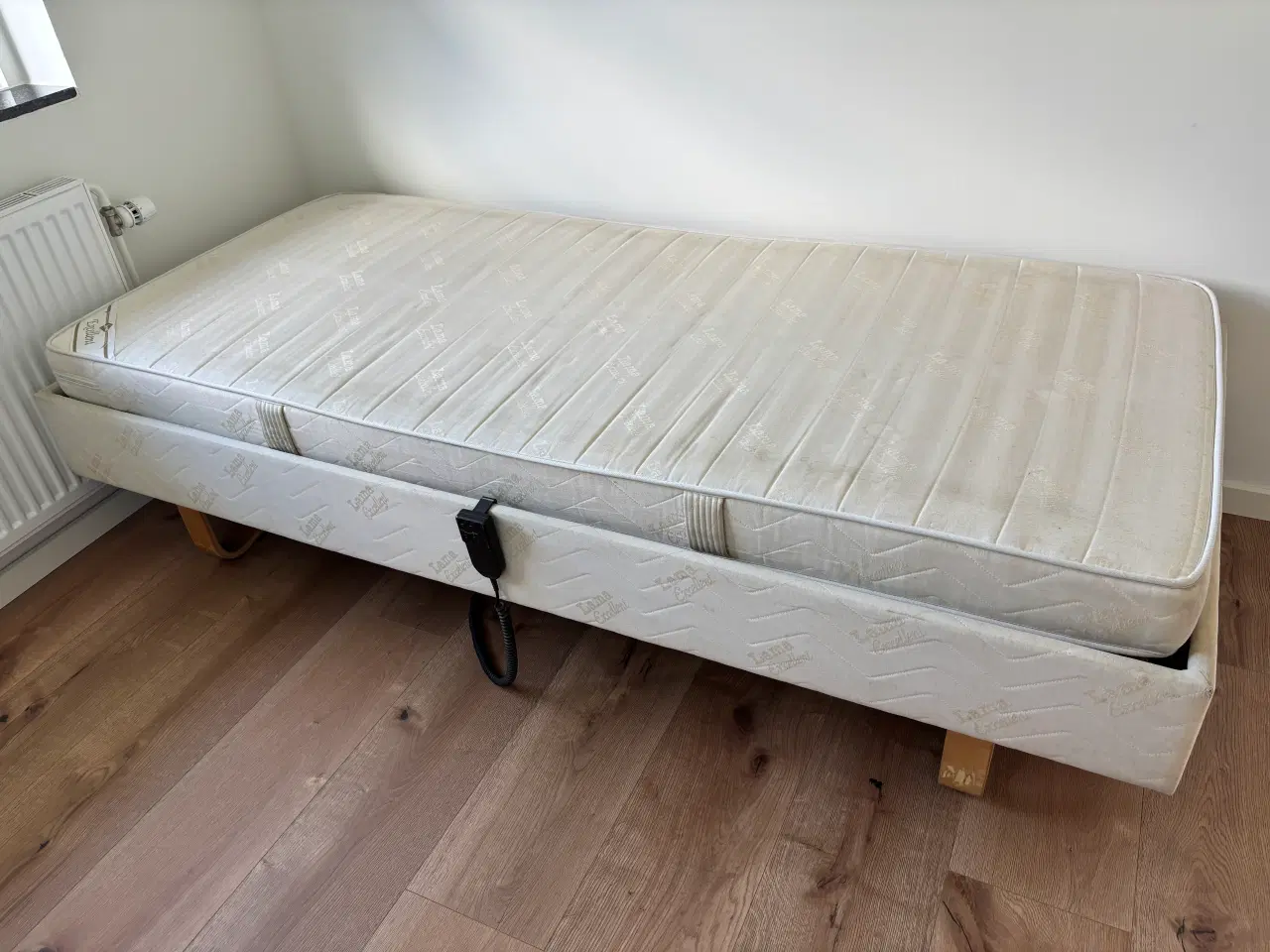 Billede 5 - Sovesofa. Seng og elevationsseng
