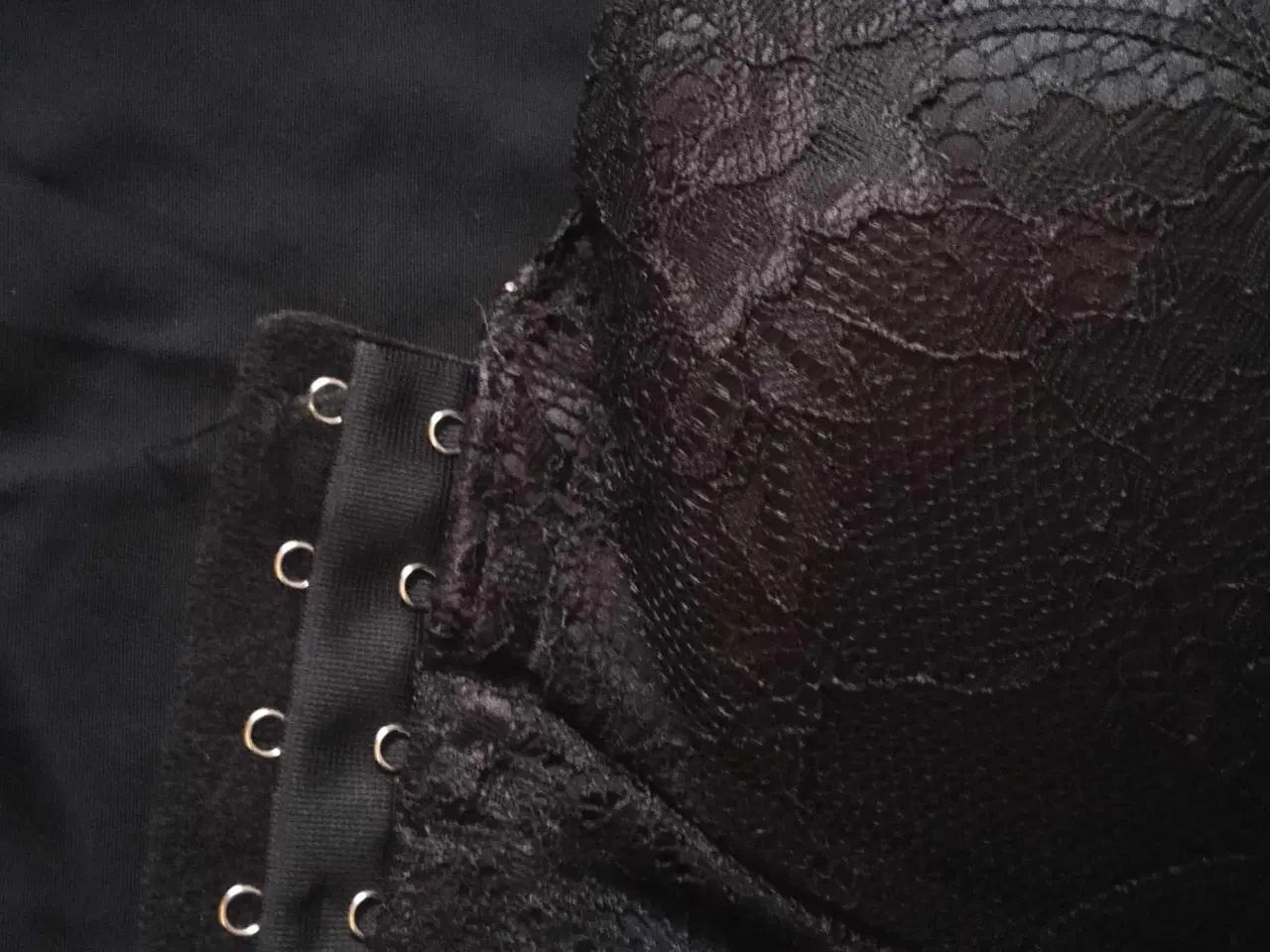 Billede 2 - 2 BH'er med lukning foran 