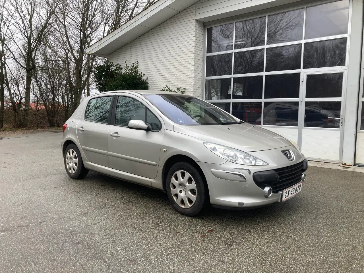 Billede 1 - Velkørende billig bil