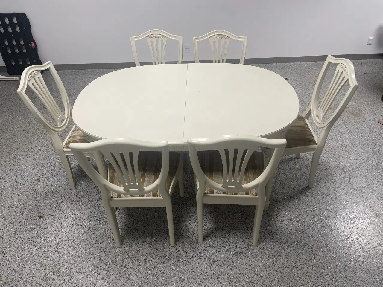 Billede 4 - Smukt gustaviansk spisebord med 6 stole