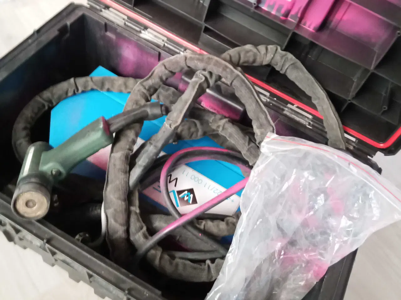 Billede 5 - En svejser til isolering af ventilationsanlæg 