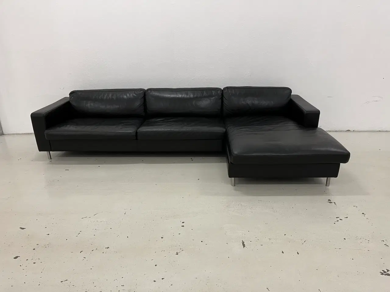 Billede 3 - chaiselong sofa  fra Bolia i sort Anilin læder.