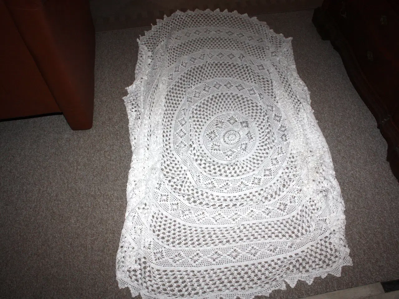 Billede 1 - Hæklet dug med en diameter på 180 cm